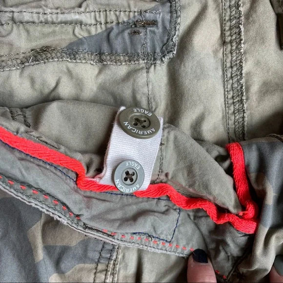 🦅American Eagle 3/4 Length Camo Pants - Picture 4 of 6